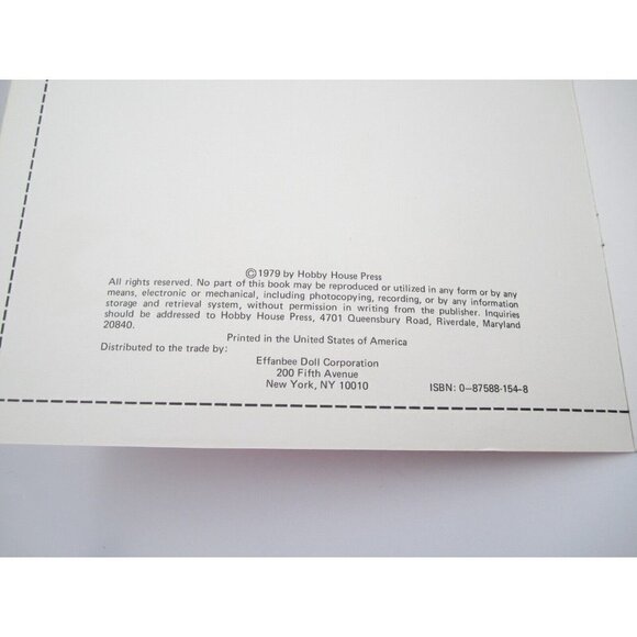 Vtg Effanbee 1830-1900 Gigi Paper Doll 6 Beautiful Costumes (Uncut) - Picture 5 of 9